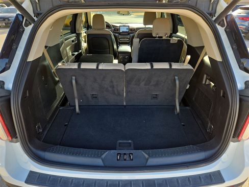 Used 2020 Ford Explorer XLT w/ Equipment Group 202A image 12