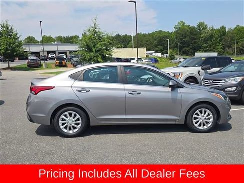 Used 2022 Hyundai Accent SEL FWD image 2
