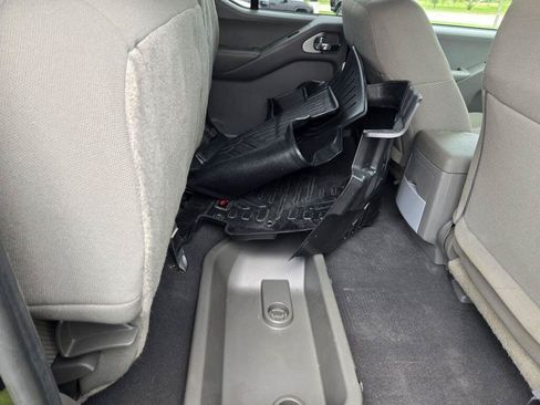 Used 2021 Nissan Frontier SV w/ Midnight Edition Floor Mats AWD/4WD image 8