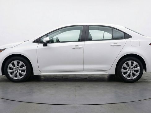 Used 2025 Toyota Corolla LE FWD image 5