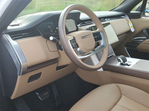 New 2025 Land Rover Range Rover SE image 6