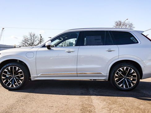 New 2026 Volvo XC90 T8 Plus w/ Protection Package Premier image 7
