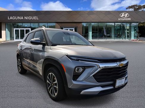 Used 2024 Chevrolet TrailBlazer LT FWD image 1
