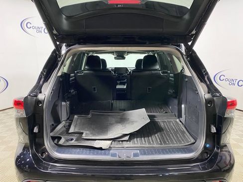 Used 2023 Toyota Highlander XLE AWD/4WD image 6