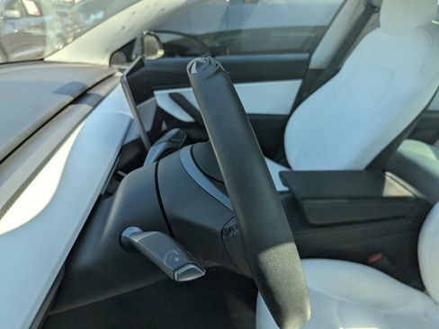 Used 2021 Tesla Model 3 Standard Range Plus image 15