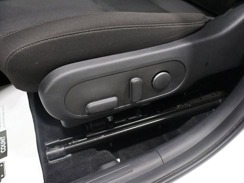 Used 2025 Hyundai Kona SEL FWD image 10