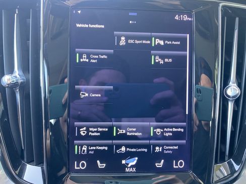 Used 2022 Volvo S60 B5 Momentum w/ Premium Package image 39