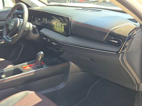 Certified 2025 Nissan Kicks SR FWD image 29