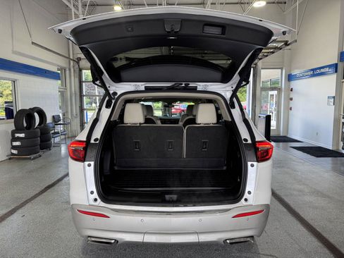 Used 2020 Buick Enclave Premium w/ Sun and Sites Package FWD image 12