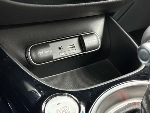 Used 2017 Kia Soul ! FWD image 7