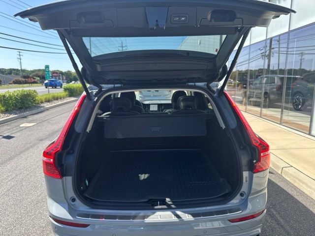 Certified 2024 Volvo XC60 B5 Core w/ Protection Package Premier AWD/4WD image 11