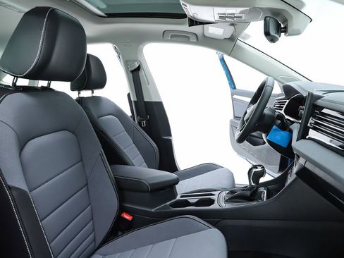 New 2026 Volkswagen Jetta SE FWD image 72