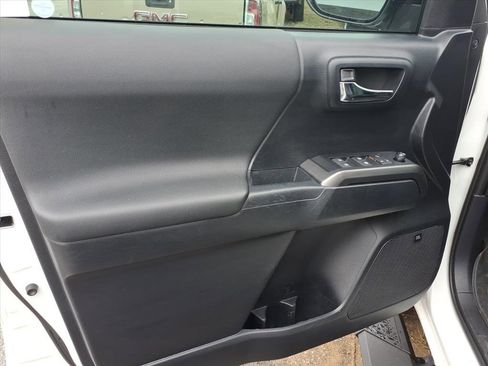 Used 2019 Toyota Tacoma TRD Off-Road image 19