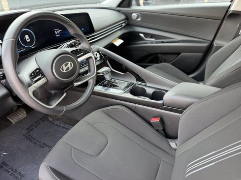 Used 2025 Hyundai Elantra SEL FWD image 9