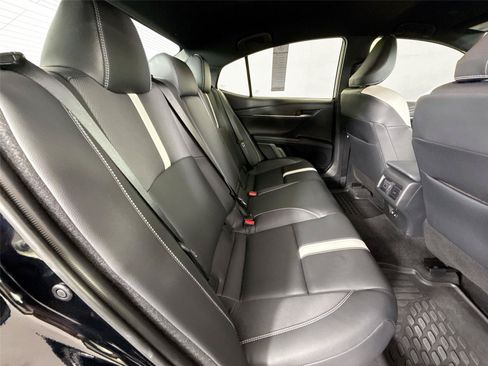 Certified 2026 Toyota Camry Hybrid FWD image 37