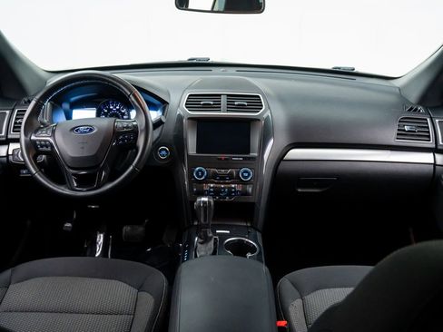 Used 2018 Ford Explorer XLT w/ Equipment Group 201A image 12