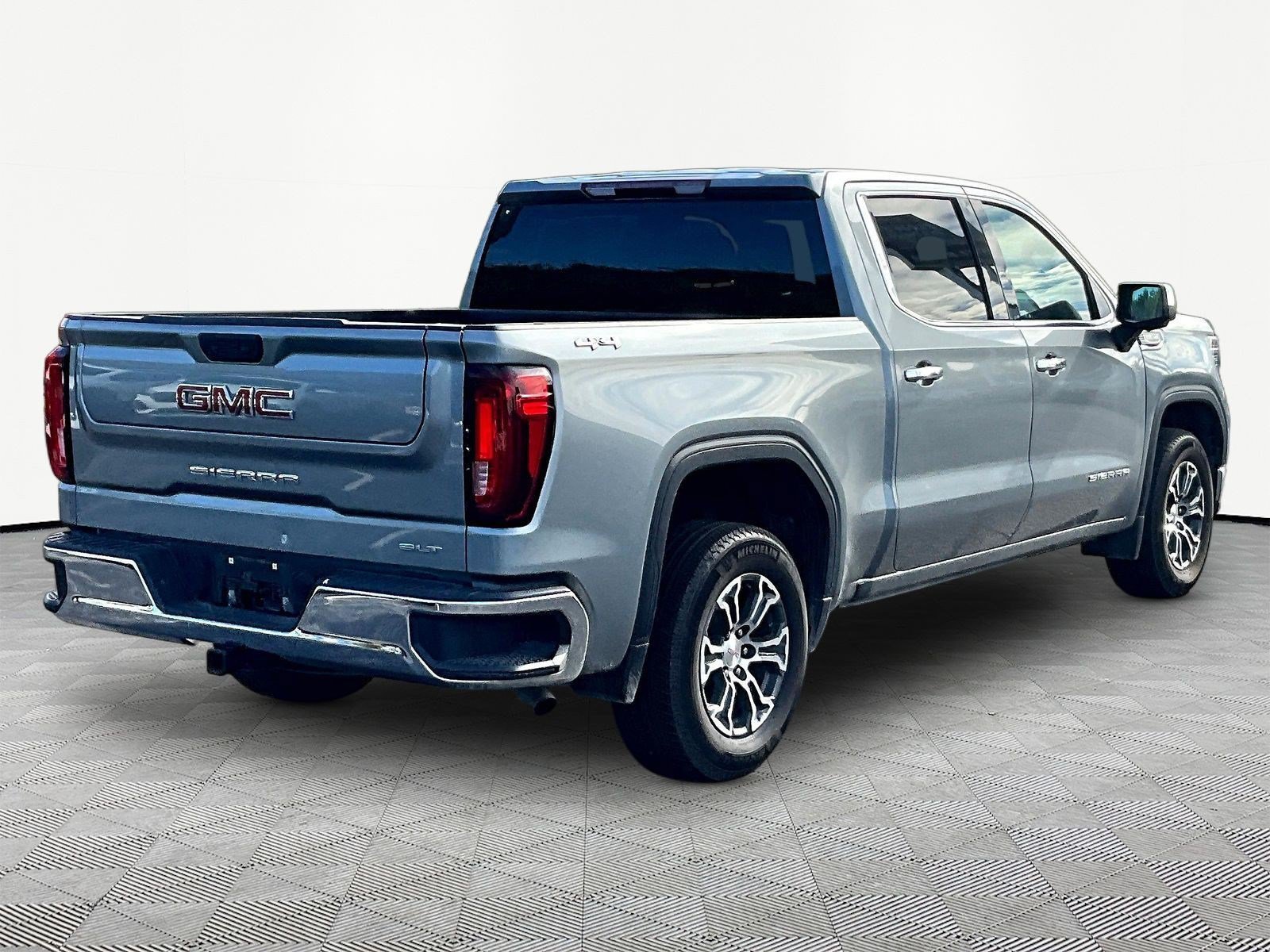 Used 2025 GMC Sierra 1500 SLT AWD/4WD image 6