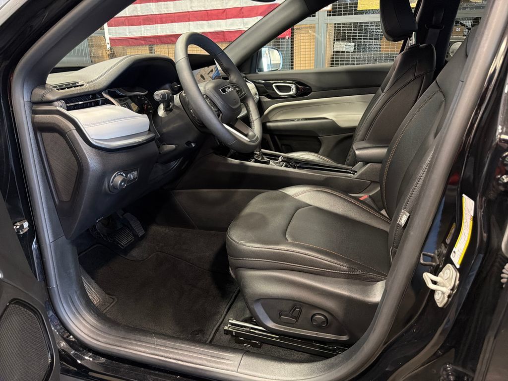 Used 2024 Jeep Compass Limited AWD/4WD image 4