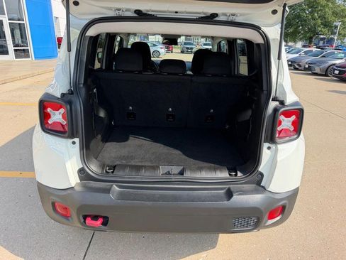 Used 2023 Jeep Renegade Trailhawk AWD/4WD image 4