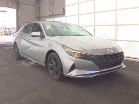 Used 2023 Hyundai Elantra SEL FWD image 4
