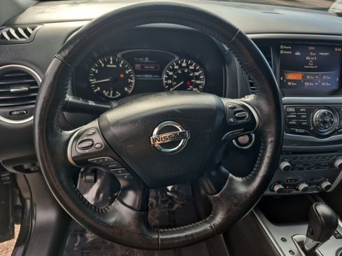 Used 2018 Nissan Pathfinder SL AWD/4WD image 9