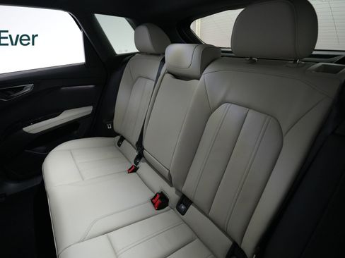 Used 2024 Audi Q4 e-tron Premium Plus w/ Premium Plus image 24