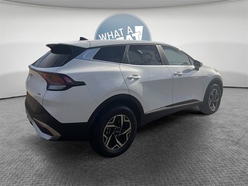 Certified 2023 Kia Sportage LX image 3