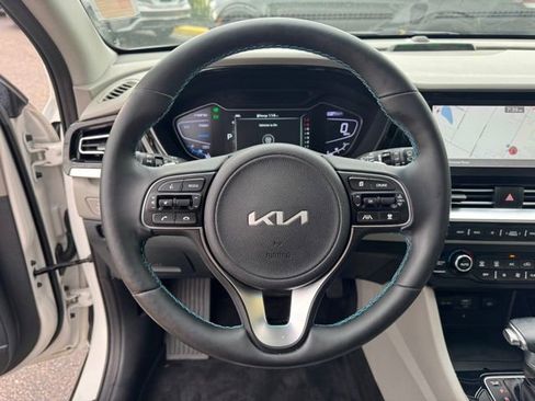 Certified 2022 Kia Niro EX Premium FWD image 27