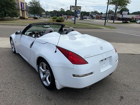 Used 2004 Nissan 350Z Touring image 3