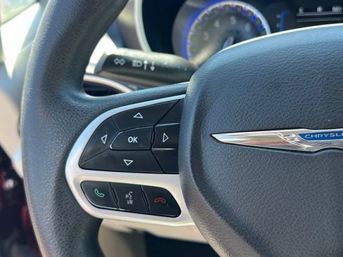Used 2017 Chrysler Pacifica LX FWD image 21
