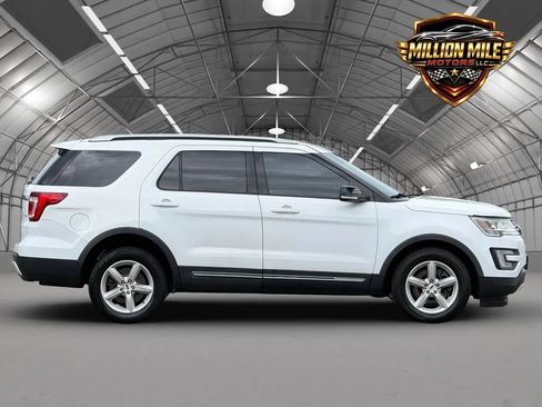 Used 2016 Ford Explorer XLT AWD/4WD image 7