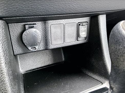 Used 2015 Toyota Corolla LE image 32