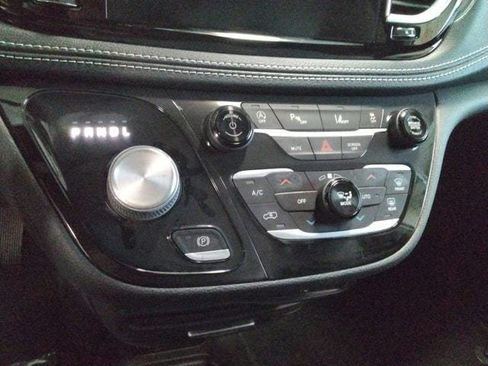 New 2026 Chrysler Pacifica Select image 31