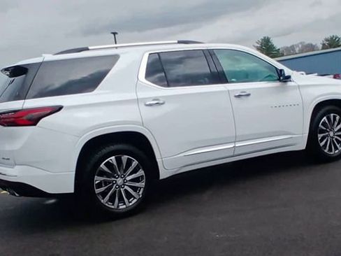 Used 2023 Chevrolet Traverse Premier AWD/4WD image 3
