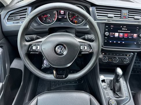 Used 2020 Volkswagen Tiguan SE AWD/4WD image 13
