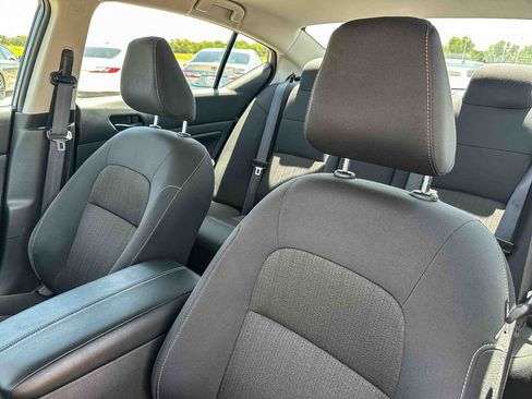 Used 2025 Nissan Altima 2.5 SV FWD image 14