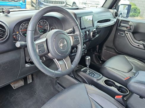 Used 2018 Jeep Wrangler Sahara AWD/4WD image 14