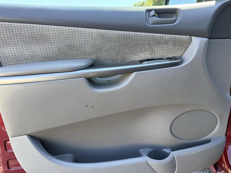 Used 2007 Toyota Sienna CE FWD image 14