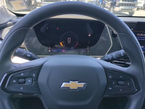 Certified 2025 Chevrolet Trax LT FWD image 29