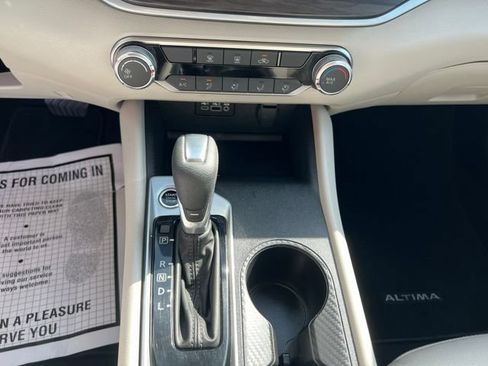 Used 2025 Nissan Altima 2.5 SV FWD image 18