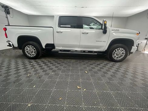 Used 2023 Chevrolet Silverado 2500 High Country w/ Z71 Off-Road Package image 15
