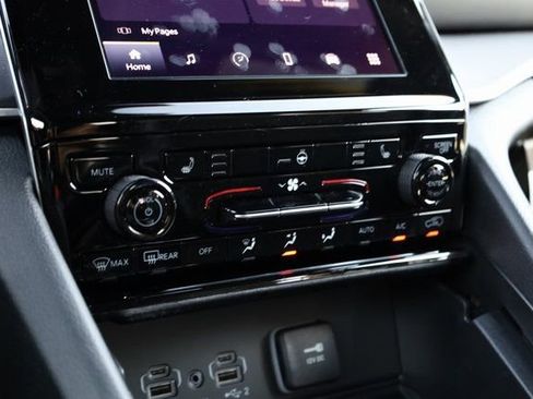 New 2025 Jeep Grand Cherokee Laredo image 18