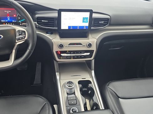 Used 2023 Ford Explorer XLT w/ Equipment Group 202A image 17