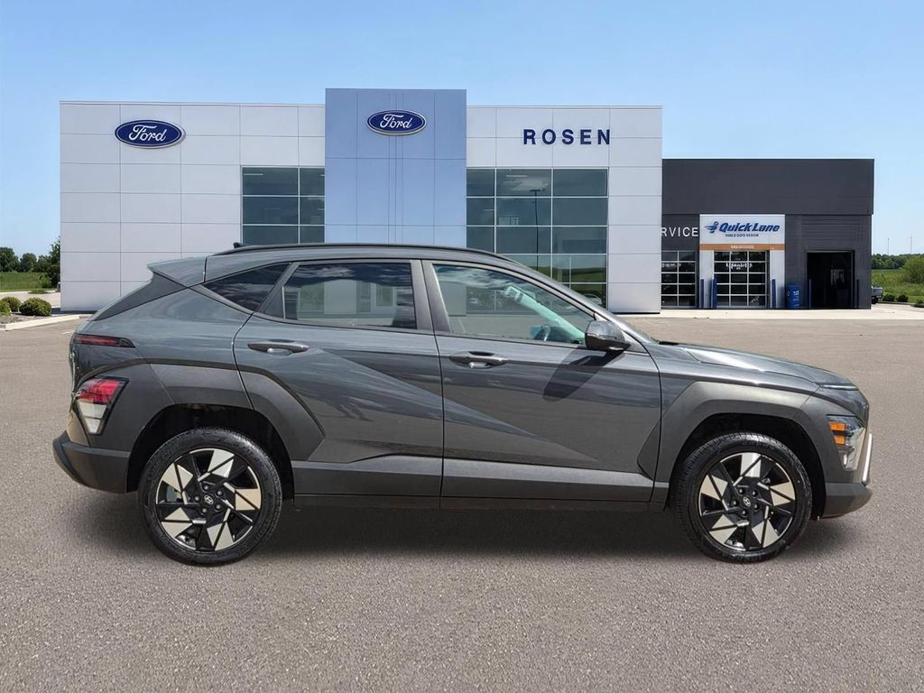 Used 2024 Hyundai Kona SEL AWD/4WD image 2