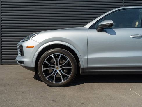 Used 2023 Porsche Cayenne AWD/4WD image 12