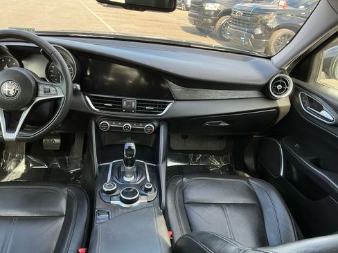 Used 2019 Alfa Romeo Giulia RWD image 11