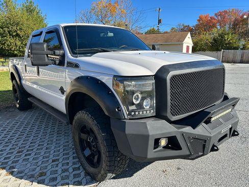 Used 2015 Ford F250 Platinum w/ Platinum Package image 3