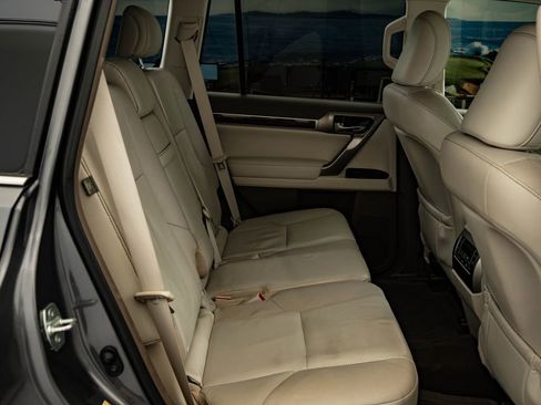 Used 2016 Lexus GX 460 w/ Premium Package AWD/4WD image 39