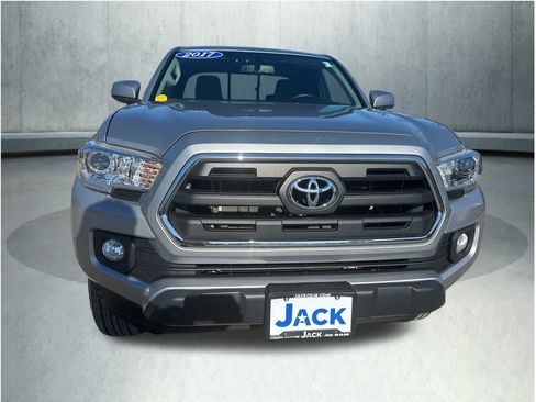 Used 2017 Toyota Tacoma SR5 image 9