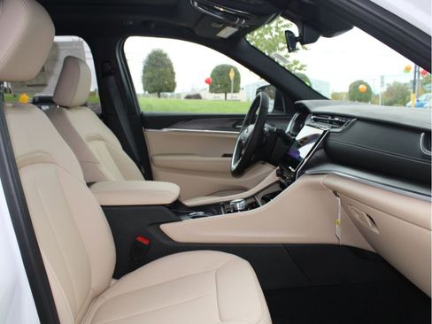 New 2025 Jeep Grand Cherokee Limited image 23